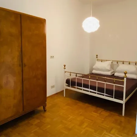 Im Zentrum, Innenhofseitig *